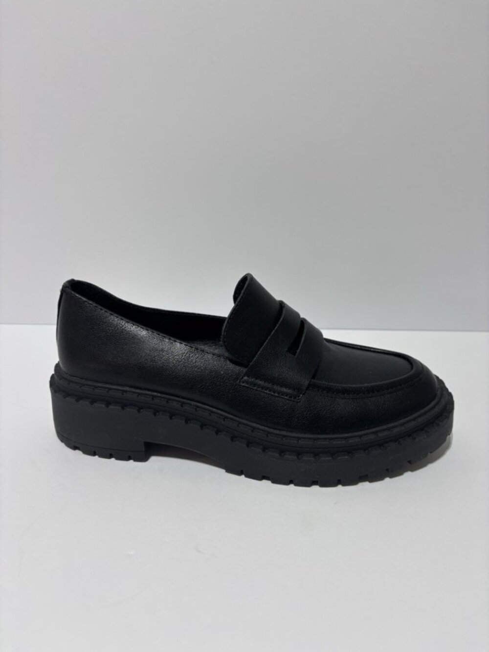 Rocket Dog Women’s North, Black Slip-On Loafers, Size 7.5 M